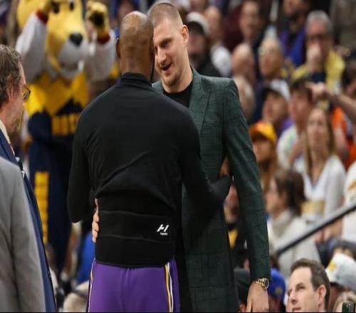 詹姆斯：約基奇是最偉大球員之一，我需要擁抱他表達我的敬意