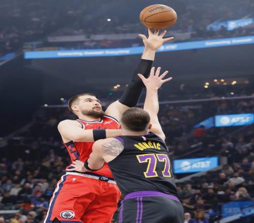 摧毀湖人！怒砍18分19籃板！這才是洛杉磯第一中鋒