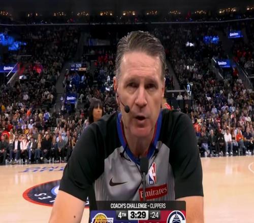 撐桿跳沒哨，鎖喉不犯規！四大黑哨助力湖人還輸球，難怪詹皇急眼