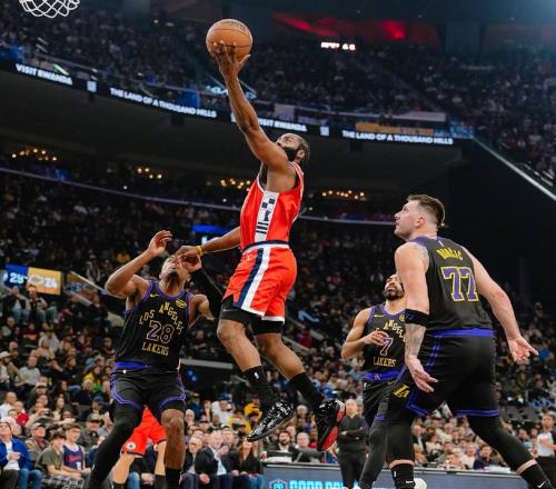 小卡復(fù)出24+5！快船111104湖人：祖巴茨18+19制霸內(nèi)線！