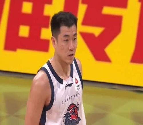 真不手軟！高詩(shī)巖末節(jié)12分澆滅舊主，趙繼偉12+7+6怒了，楊鳴無(wú)助