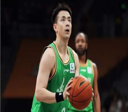 遼籃主場(chǎng)惜敗山東男籃，裁判盡力了，趙繼偉效仿詹姆斯引熱議