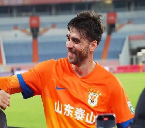 德轉宣！津門虎敲定阿代米離隊最佳替身，曾跟克雷桑搭檔踢葡超