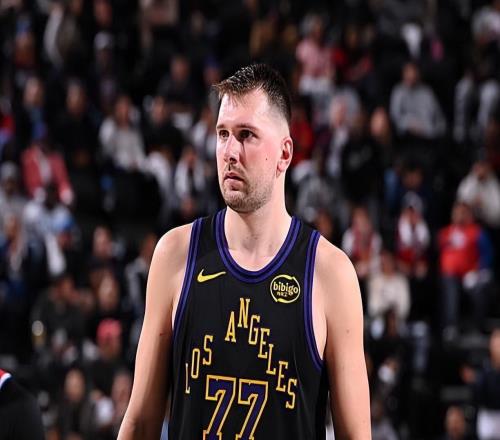 數(shù)據(jù)上無可挑剔，但湖人后場核心在場上的實際作用其實非常有限