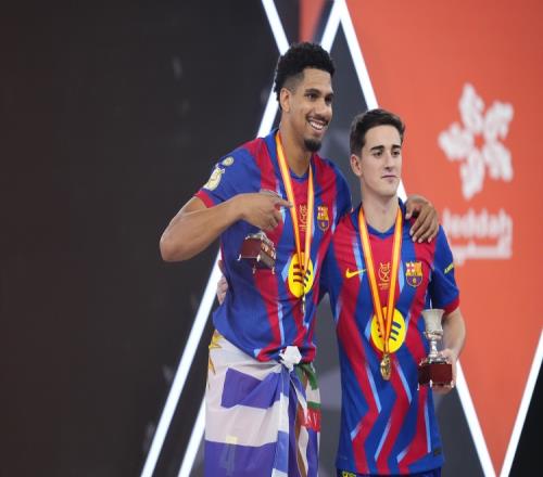 馬卡報(bào)道：加維在醫(yī)院里與球隊(duì)同在，巴薩期待他的魔法能在二月中旬顯現(xiàn)_西甲直播