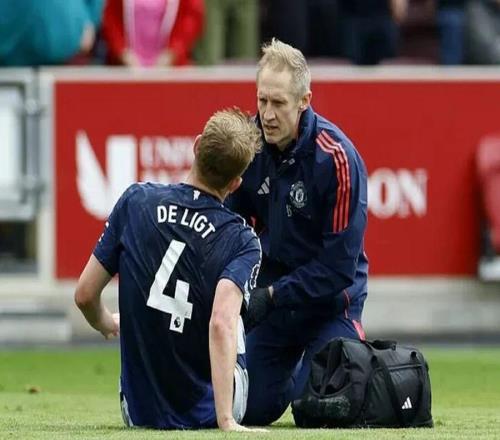 德里赫特曼聯(lián)復(fù)出延期！卡里克解釋卡塞米羅離隊(duì)，欲阻槍手創(chuàng)紀(jì)錄