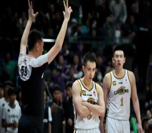 遼籃三連敗被打崩潰趙繼偉賽后拒絕與山東握手：輸球又?jǐn)∪似?/>
                                </a>
                            </div>
                            <div   id=