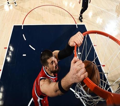 打出大號兩雙數據！內線支柱在快船的地位依然是不可替代的