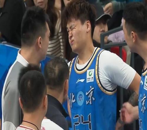 手感糟糕！趙睿復出6中0得0分8助攻末節(jié)傷退離場引關(guān)注