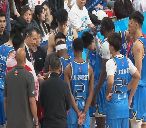 北京男籃6分完敗，曾凡博復出20+6趙睿6中0再次傷退，鄒雨宸21+15