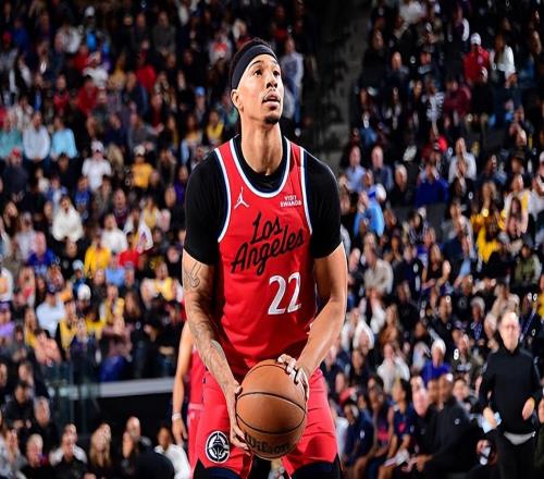 太不容易了！側翼新星終于靠著自己的努力成為了球隊的第六人