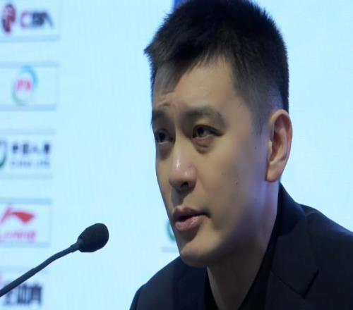 楊鳴：最近幾場都是末節關鍵時刻差口氣，會盡量給球員們減壓