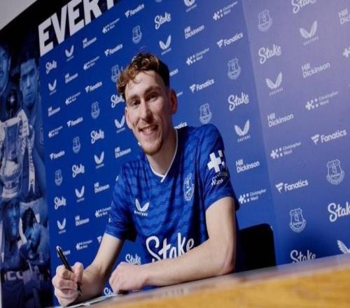 官方：埃弗頓與24歲英格蘭中場(chǎng)詹姆斯加納續(xù)約至2030年