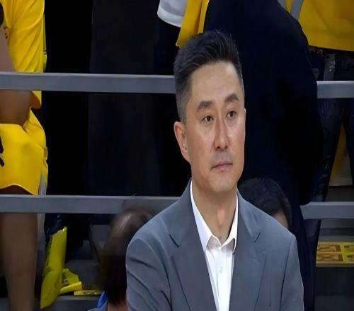 2米26中鋒打出CBA巨星水平！砍24分14板球迷：杜鋒怎么看