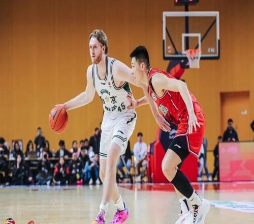 戰(zhàn)報加時鏖戰(zhàn)南京天之藍(lán)客場憾負(fù)廣州朗肽海本