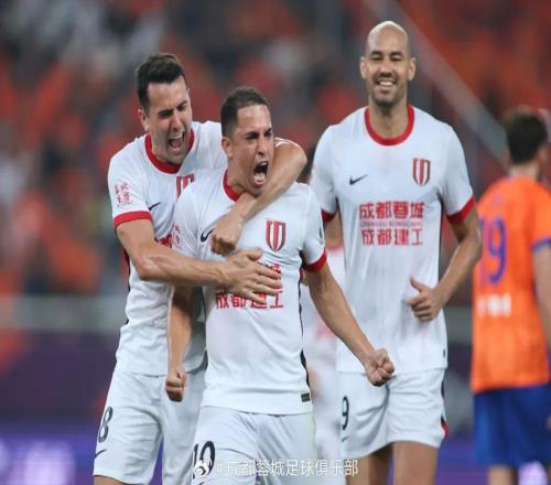 “9+10+11”同框！成都亮出巴西三叉戟，未賽登頂成頭號(hào)爭(zhēng)冠熱門