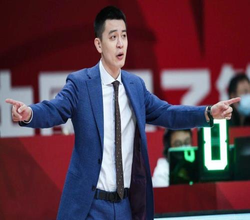 曝北控男籃接觸楊鳴，媒體人直言上海男籃大短板，曾凡博恢復良好