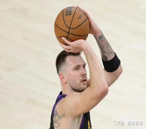 湖人大勝奇才三喜臨門，前狀元觸底反彈，兩數(shù)據(jù)占優(yōu)奠定基調(diào)