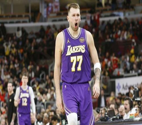 NBA恐怖攻擊力！東契奇大號(hào)三雙創(chuàng)下多項(xiàng)紀(jì)錄