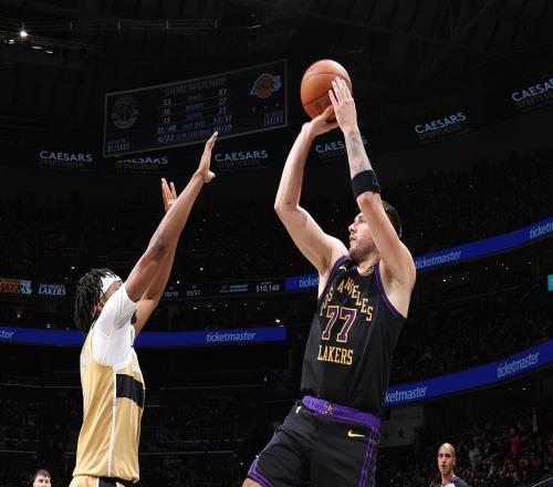 轟37+11+13！東契奇刷爆神跡：最快30+三雙，一數(shù)據(jù)超詹皇約基奇