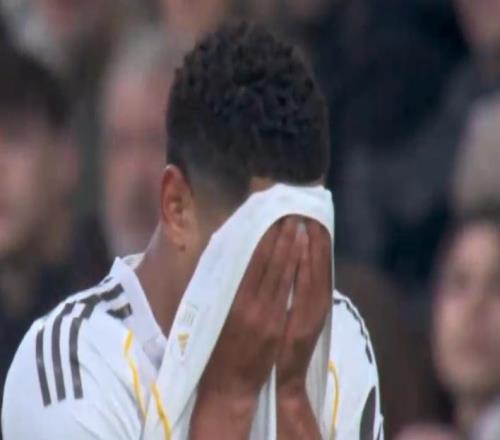 皇馬遭暴擊！貝林厄姆爆哭，左腿拉傷閃退，伯納烏球迷送掌聲