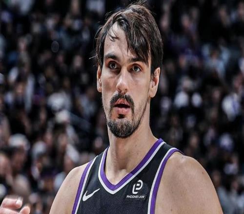 終于有人動了！三隊(duì)大交易！市場第一聲槍響！