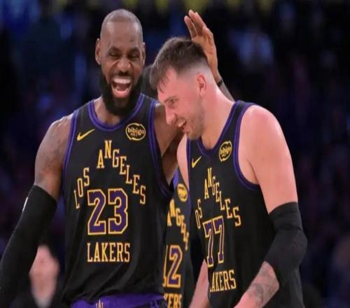 詹姆斯大家長式關愛：喜歡東契奇這個孩子，希望他向我學點什么！