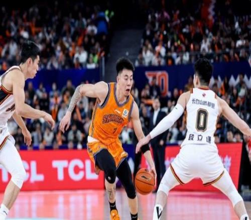 上海男籃拒絕輸球！全力擊敗廣東宏遠(yuǎn)，李添榮回歸，央視直播