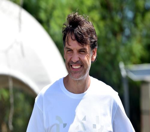 莫倫特斯指出皇馬的場上表現出現嚴重失控，許多球員未能發揮在擅長位置的優勢_西甲直播