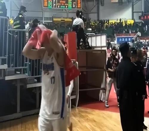 孫銘徽回家鄉疑似被吉林安保辱罵家人球員通道內理論引關注