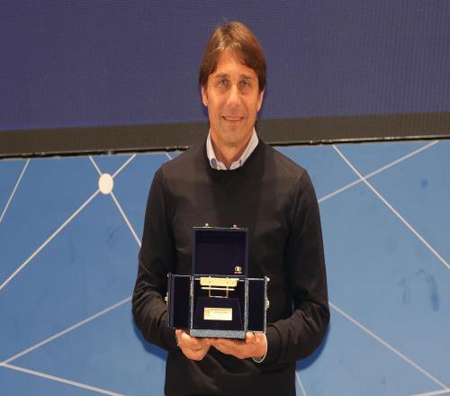 意足協(xié)官方：孔蒂榮膺上賽季“金板凳獎”，馬雷斯卡獲特別獎