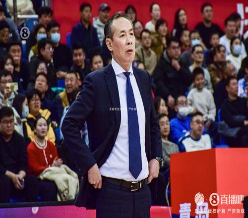 媒體人指出北京部分問(wèn)題負(fù)責(zé)人需直面挑戰(zhàn)但有人以偏概全將責(zé)任歸咎于教練_CBA直播
