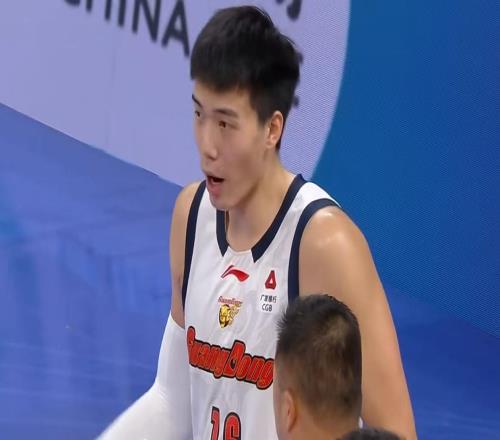 完爆王少杰+碾壓焦泊喬廣東冠軍中鋒大爆發，杜鋒痛失內線底牌
