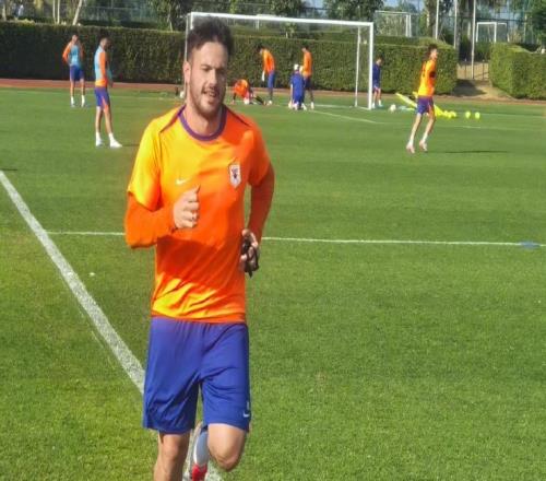 中超泰山轉(zhuǎn)戰(zhàn)廣州繼續(xù)冬訓(xùn)，外援中衛(wèi)有望近期到位