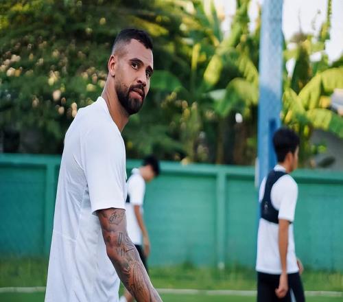 保級穩了重慶銅梁龍拒絕全華班踢中超，巴西國腳中衛加盟馳援！