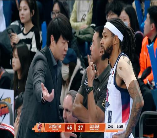 爆冷！裁判多次爭議，山東男籃輸得窩火，邱彪為何難解1大頑疾