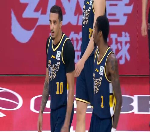 白邊統(tǒng)治內(nèi)線！2戰(zhàn)上海輸50分！廣東揪最大戰(zhàn)犯，一打強隊就歇菜