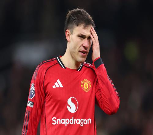 曼聯6000萬廢鐵腰今夏難逃清洗！出場就狂丟球，五任主帥都救不活