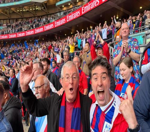 有些郁悶，一水晶宮球迷花720鎊購買季票座位卻看不到球場全貌