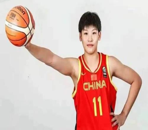 2米01劉禹彤、2米26張子宇、1米92陳明伶！中國(guó)女籃三大中鋒入選