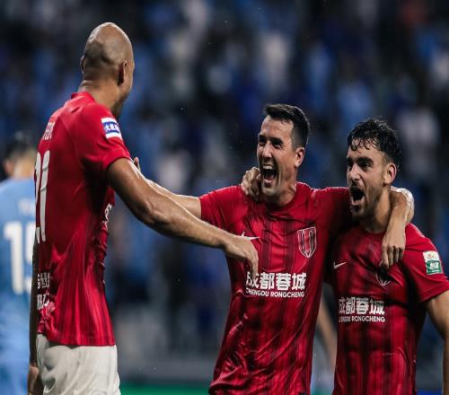 1米92鐵衛飛抵！歐冠對位姆巴佩！成都蓉城補齊爭冠最后一塊拼圖