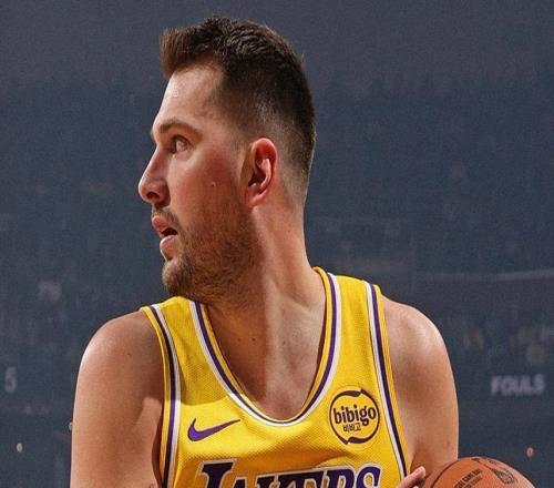 詹皇16中10完爆波特，東契奇24+6+5里夫斯復出15分，湖人大勝籃網