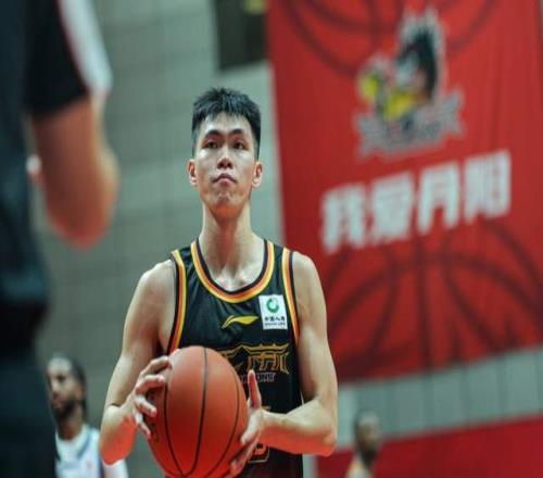 意外不龐崢麟首次入圍男籃國(guó)家隊(duì)集訓(xùn)名單，郭士強(qiáng)堅(jiān)持使用趙睿