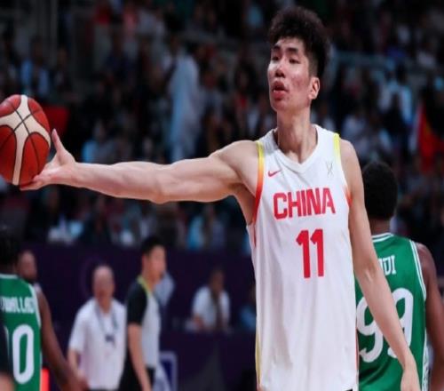 非要征召余嘉豪球迷：CBA連打亞洲比賽的球員都培養不出來嗎