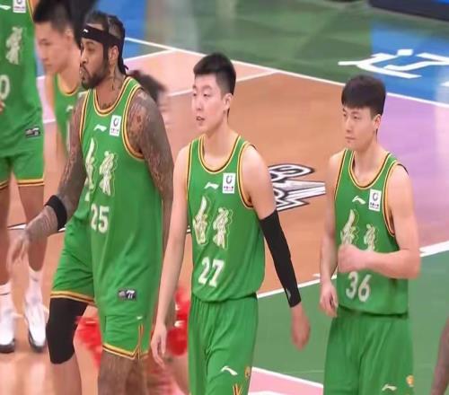 CBA又鬧大笑話，遼寧隊主場被坑了，裁判成最大笑料