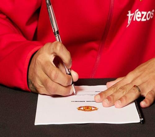 曼晚：曼聯將重新與梅努談新的合同，他的績效獎金已全部觸發