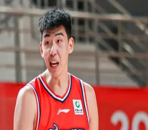 合砍39分！郭艾倫徐昕打成廣州內外支柱，配合流暢但其余球員太拉