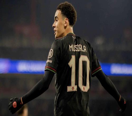 穆西亞拉：穿上10號(hào)球衣這是因?yàn)槎嗄陙?lái)我交出了優(yōu)秀的表現(xiàn)