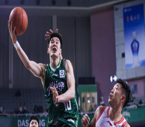 轟30+準三雙，單挑2大“新國手”！球迷質問郭導：他不如高詩巖