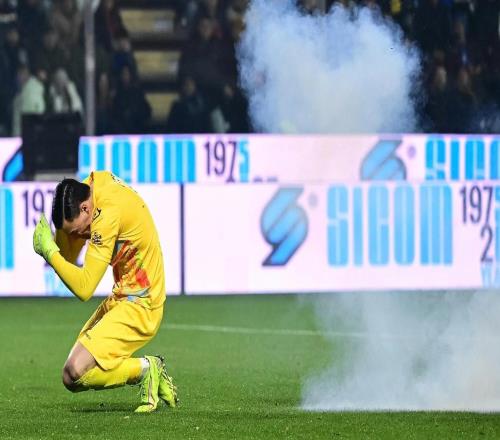 安莎社：向奧代羅扔煙花的國米球迷被捕，但并非手指被炸之人